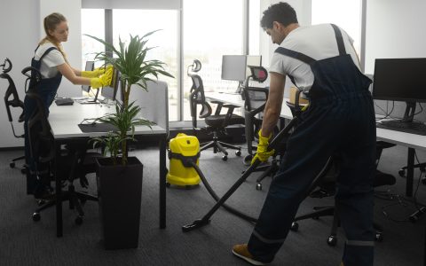 full-shot-people-cleaning-office
